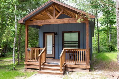 Picturesque Cabin Beautifully Designed in Livingston, Texas - Livingston, Texas - glamping.directory