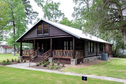 Picturesque Cabin Beautifully Designed in Livingston, Texas - Livingston, Texas - glamping.directory