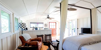 Romantic Oceanfront Cottage Rental with Private Tropical Gardens for Vacation in Hawaii - Hawi, Hawaii - glamping.directory