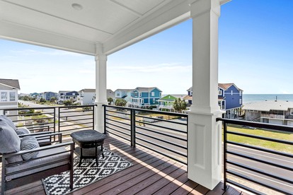Stylish Family Beach House with Outdoor Pool and Beach Access in Holden Beach, North Carolina - Holden Beach, North Carolina - glamping.directory
