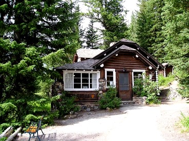 Rustic Family Cabin Nestled Among the Towering Trees in Idaho - glamping.directory