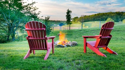 Beautiful Countryside Cabin with Hot-Tub and Pond Views in Ohio - Sugarcreek, Ohio - glamping.directory