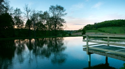 Beautiful Countryside Cabin with Hot-Tub and Pond Views in Ohio - Sugarcreek, Ohio - glamping.directory