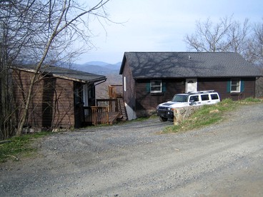 Cozy Cabin Rental with Stunning Views for Mountain Getaway in Boone, North Carolina - glamping.directory