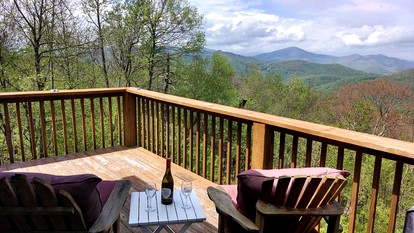 Cozy Cabin Rental with Stunning Views for Mountain Getaway in Boone, North Carolina - Boone, North Carolina - glamping.directory