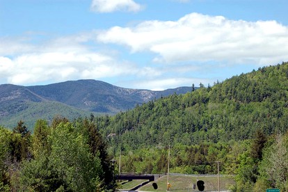 Adorable Two-Person Cabin Rental next to Schroon Lake, New York - Schroon Lake, New York - glamping.directory