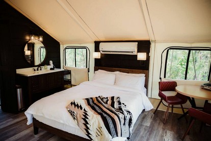 Marvelous Safari Tent with Bath Surrounded by Nature in Kentucky - Cadiz, Kentucky - glamping.directory