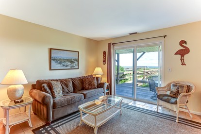 Delightful Beachfront Duplex with Shared Deck and Ocean Views in Fernandina Beach, Florida - Fernandina Beach, Florida - glamping.directory
