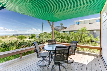 Delightful Beachfront Duplex with Shared Deck and Ocean Views in Fernandina Beach, Florida - Fernandina Beach, Florida - glamping.directory