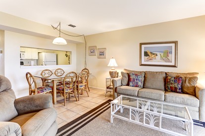 Delightful Beachfront Duplex with Shared Deck and Ocean Views in Fernandina Beach, Florida - Fernandina Beach, Florida - glamping.directory