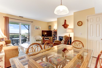 Delightful Beachfront Duplex with Shared Deck and Ocean Views in Fernandina Beach, Florida - Fernandina Beach, Florida - glamping.directory