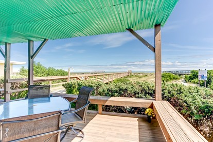 Delightful Beachfront Duplex with Shared Deck and Ocean Views in Fernandina Beach, Florida - Fernandina Beach, Florida - glamping.directory