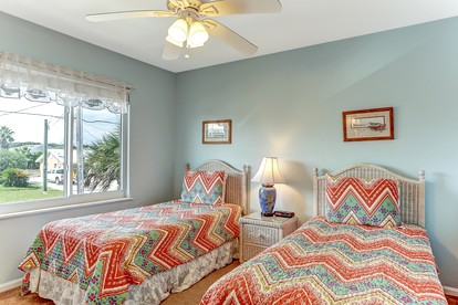 Delightful Beachfront Duplex with Shared Deck and Ocean Views in Fernandina Beach, Florida - Fernandina Beach, Florida - glamping.directory