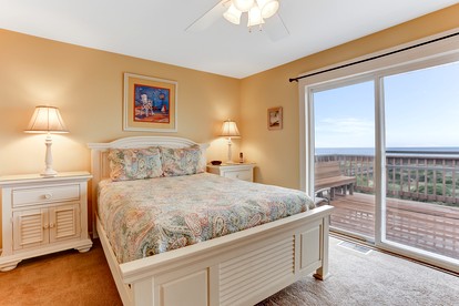 Delightful Beachfront Duplex with Shared Deck and Ocean Views in Fernandina Beach, Florida - Fernandina Beach, Florida - glamping.directory