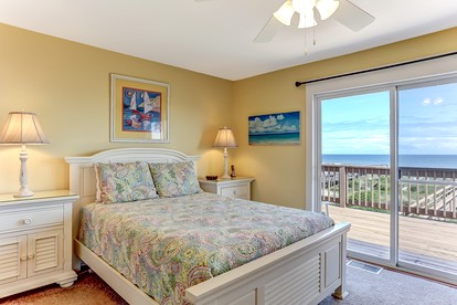 Delightful Beachfront Duplex with Shared Deck and Ocean Views in Fernandina Beach, Florida - Fernandina Beach, Florida - glamping.directory