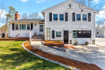 Spacious Retreat with Backyard Oasis, Grill & Evening Firepit in South Yarmouth, Massachusetts - South Yarmouth, Massachusetts - glamping.directory