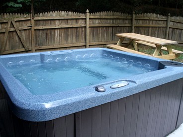 Gorgeous Tennessee Cabin with a Hot Tub and Theater Room - Sevierville, Tennessee - glamping.directory