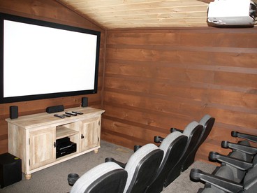 Gorgeous Tennessee Cabin with a Hot Tub and Theater Room - Sevierville, Tennessee - glamping.directory