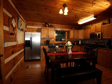 Gorgeous Tennessee Cabin with a Hot Tub and Theater Room - Sevierville, Tennessee - glamping.directory