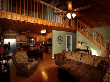 Gorgeous Tennessee Cabin with a Hot Tub and Theater Room - Sevierville, Tennessee - glamping.directory