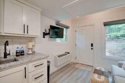 Colorful Tiny House with Outdoor Sauna and Jacuzzi in Alabama - Scottsboro, Alabama - glamping.directory