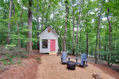 Colorful Tiny House with Outdoor Sauna and Jacuzzi in Alabama - glamping.directory