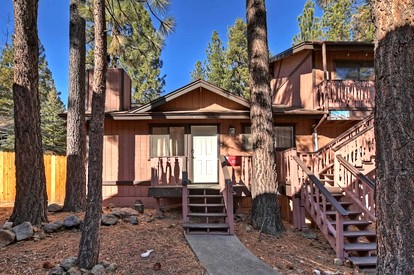Mountain Bliss: Pet-Friendly Cabin Summit with Hot Tub in Big Bear Lake - Big Bear Lake, California - glamping.directory