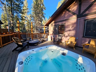 Mountain Bliss: Pet-Friendly Cabin Summit with Hot Tub in Big Bear Lake - Big Bear Lake, California - glamping.directory