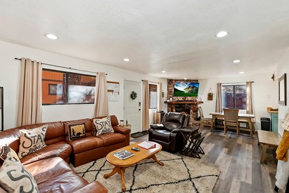 Mountain Bliss: Pet-Friendly Cabin Summit with Hot Tub in Big Bear Lake - Big Bear Lake, California - glamping.directory