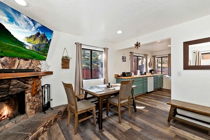 Mountain Bliss: Pet-Friendly Cabin Summit with Hot Tub in Big Bear Lake - Big Bear Lake, California - glamping.directory