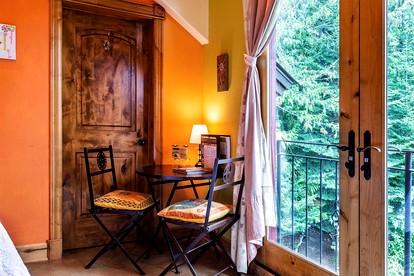 Nature-Inspired Retreat with Lush Forest Views in Sandpoint, Idaho - Sandpoint, Idaho - glamping.directory