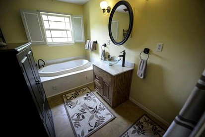 Romantic Getaway Rental with a Private Pool and an Outdoor Hot Tub near Wimberley, Texas - Wimberley, Texas - glamping.directory