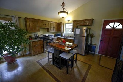 Romantic Getaway Rental with a Private Pool and an Outdoor Hot Tub near Wimberley, Texas - Wimberley, Texas - glamping.directory
