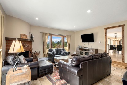 Spacious Luxury Pet-Friendly Cabin with Spectacular Continental Divide Views in Estes Park, Colorado - Estes Park, Colorado - glamping.directory