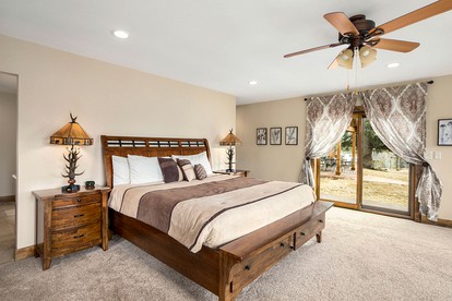 Spacious Luxury Pet-Friendly Cabin with Spectacular Continental Divide Views in Estes Park, Colorado - Estes Park, Colorado - glamping.directory