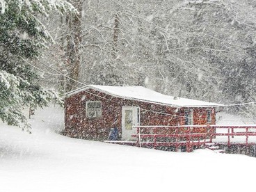 Rustic Cabin Rental near Akron, Ohio - Dellroy, Ohio - glamping.directory