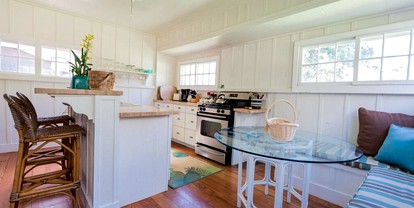 Charming Family-Friendly Cottage Rental with Ocean View near Mauna Kea Volcano, Hawaii - Hawi, Hawaii - glamping.directory