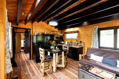 Gorgeous Adults-Only Cabin with Hot Tub and Outdoor Fire Table, Perfect for a Romantic Escape in North Carolina - Brevard, North Carolina - glamping.directory