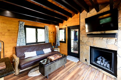 Gorgeous Adults-Only Cabin with Hot Tub and Outdoor Fire Table, Perfect for a Romantic Escape in North Carolina - Brevard, North Carolina - glamping.directory