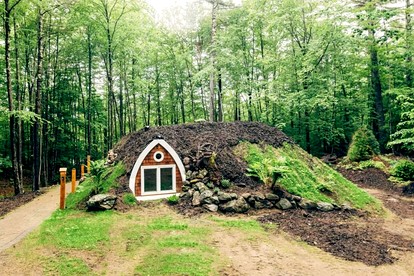 Luxurious and Carbon Neutral Hobbit House with Private Hot Tub in Springvale, Maine, Perfect for a Relaxing Weekend Getaway - Sanford, Maine - glamping.directory