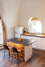 Luxurious and Carbon Neutral Hobbit House with Private Hot Tub in Springvale, Maine, Perfect for a Relaxing Weekend Getaway - Sanford, Maine - glamping.directory