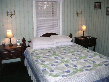 Lovely South Carolina Vacation Rental at Lake Jocassee - Salem, South Carolina - glamping.directory