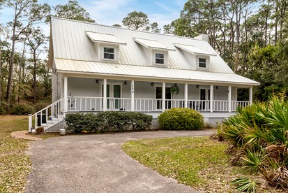 Stylish Coastal Retreat with Luxury Amenities near the Beaches and Golf Course on Dauphin Island, Alabama - glamping.directory