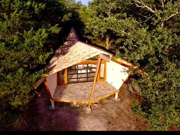 Romantic Cottage Rental on a Beautiful Farm in the Countryside near Austin, Texas - glamping.directory
