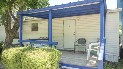 Spacious Poolside Cabin Rental for Groups in Texas Hill Country - Kingsland, Texas - glamping.directory