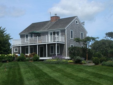 Charming Vacation Rental with Ocean Views on Nantucket Island in Massachusetts - glamping.directory