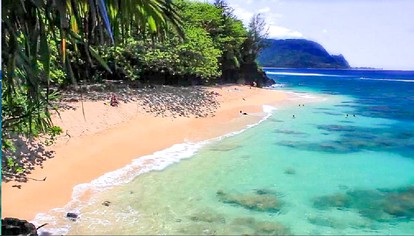 Spacious Cliffside Villa with Breathtakingly Gorgeous Ocean Views and Beach Access in Princeville, Hawaii - Princeville, Hawaii - glamping.directory