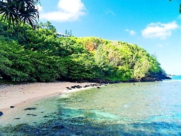 Spacious Cliffside Villa with Breathtakingly Gorgeous Ocean Views and Beach Access in Princeville, Hawaii - Princeville, Hawaii - glamping.directory