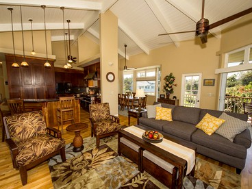 Spacious Cliffside Villa with Breathtakingly Gorgeous Ocean Views and Beach Access in Princeville, Hawaii - Princeville, Hawaii - glamping.directory