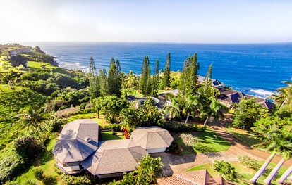 Spacious Cliffside Villa with Breathtakingly Gorgeous Ocean Views and Beach Access in Princeville, Hawaii - glamping.directory